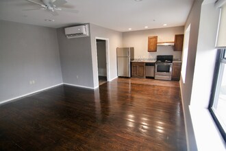 Building Photo - 1306 E 11th St