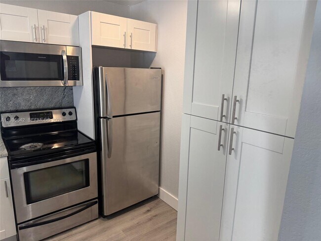 Foto del edificio - 494 NW 165th St