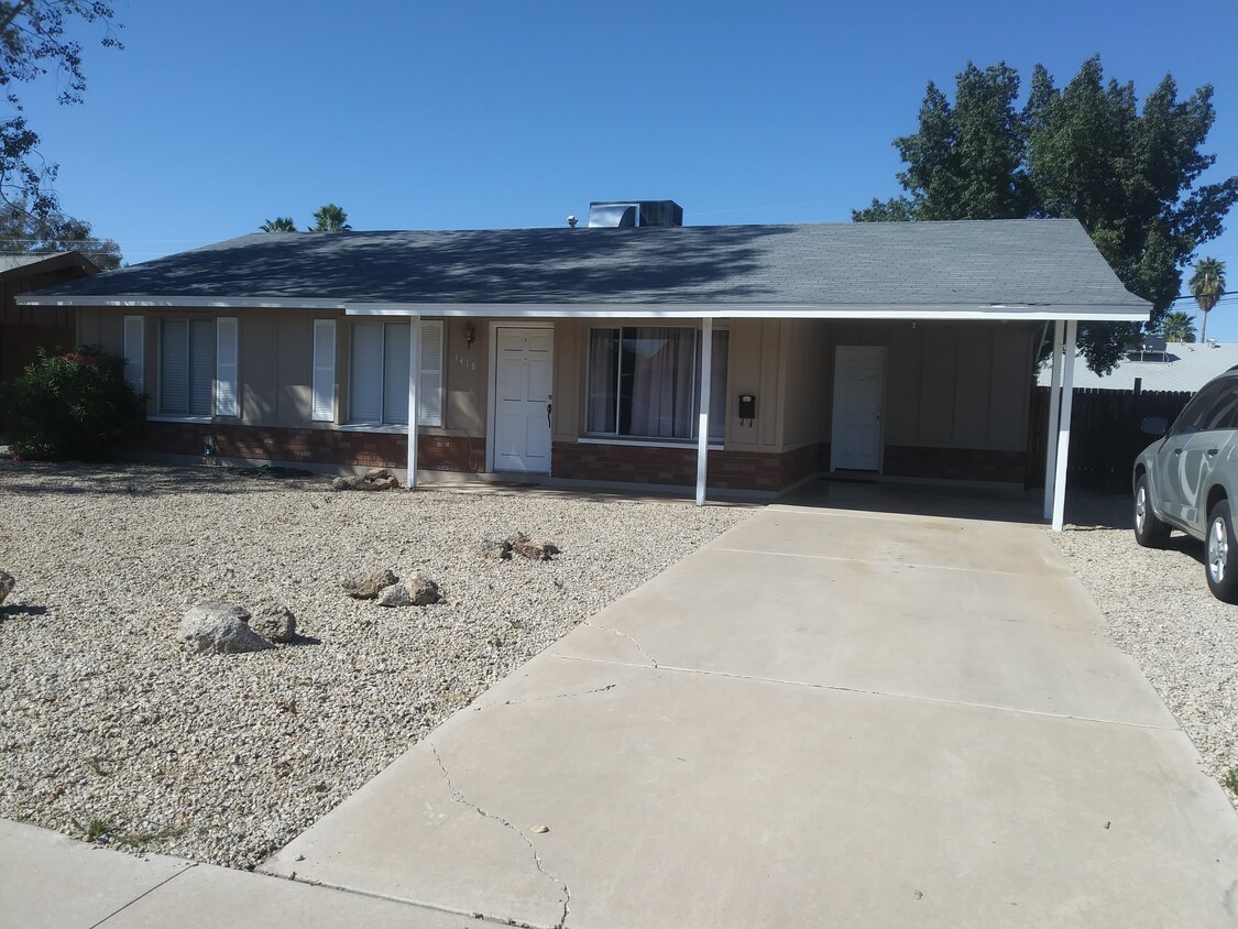 Primary Photo - 1418 E Broadmor Dr