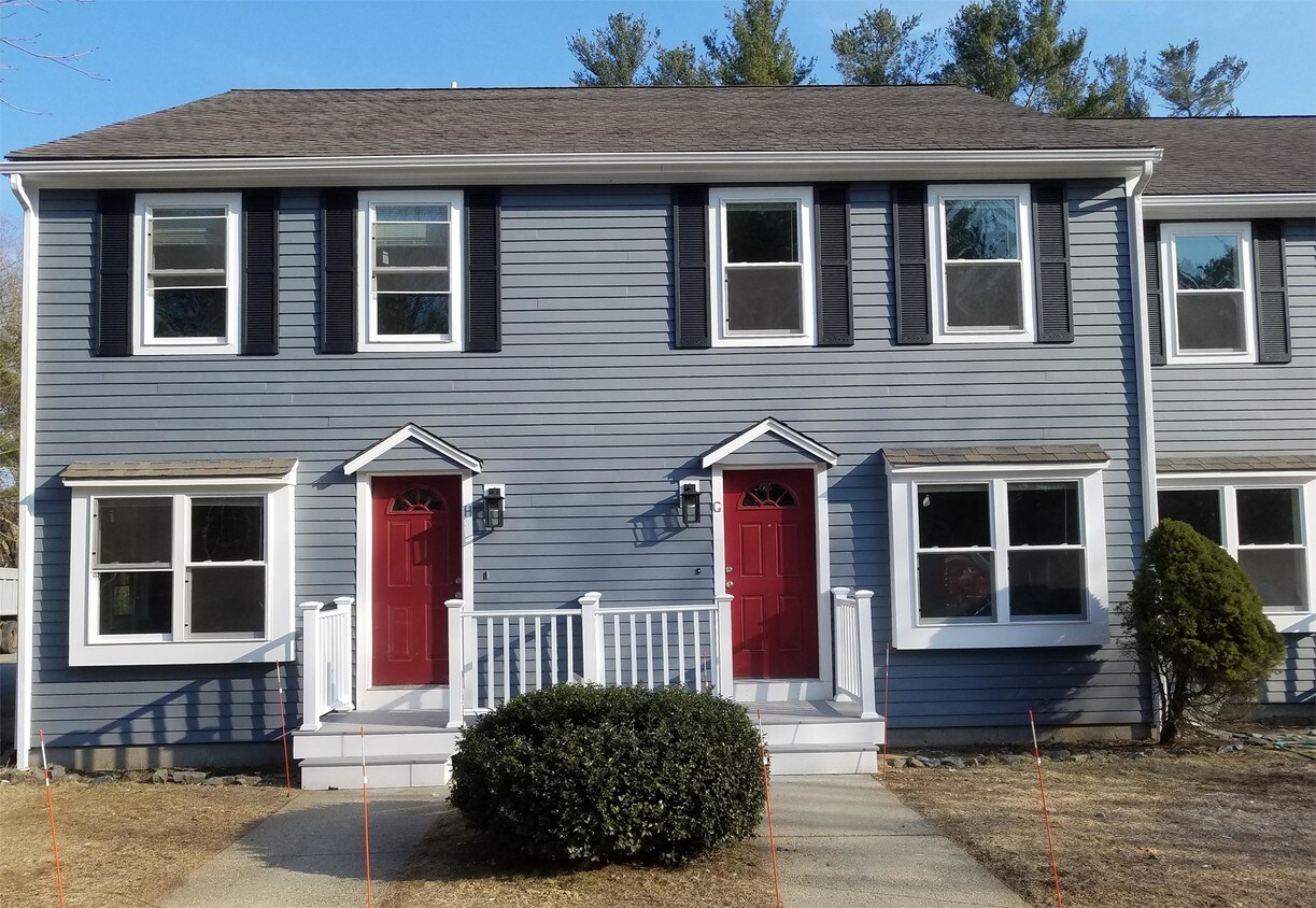3 Twin Ponds Dr Unit E, Middleborough, MA 02346 Room for Rent in