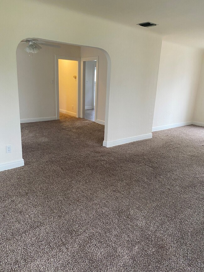 arched entry to diningroom with 2 windows - 821 E Verdugo Ave