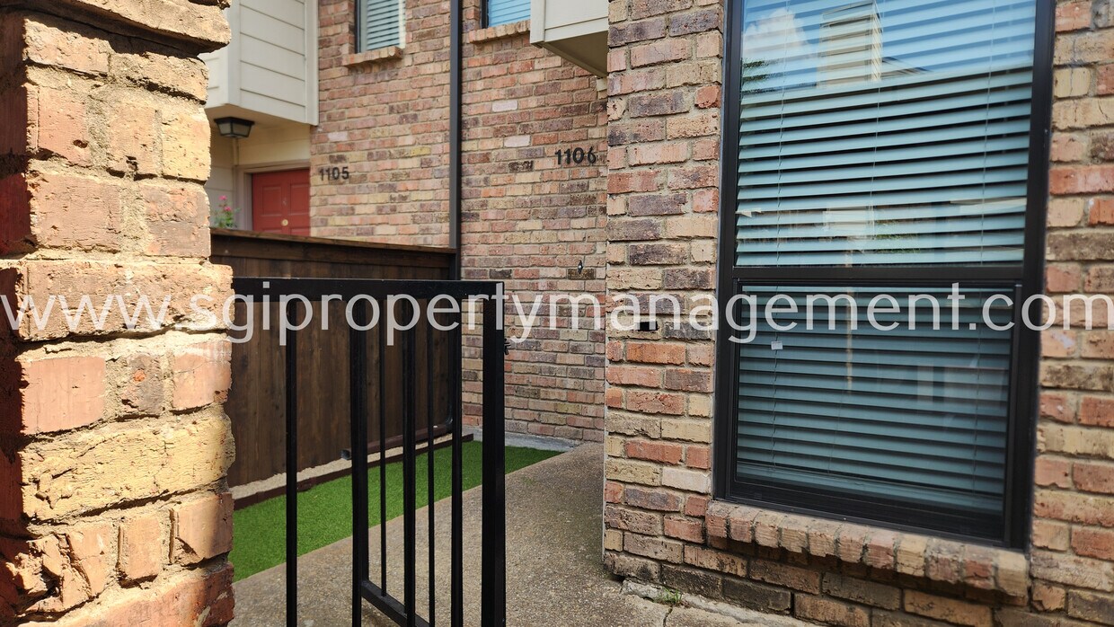 Foto principal - 6646 E Lovers Ln