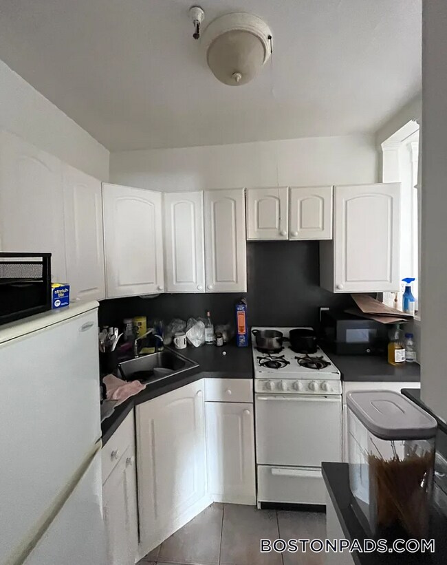 Building Photo - 121 Park Dr