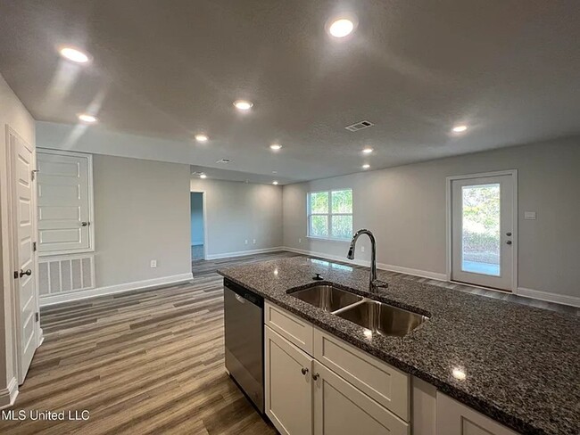 Foto del edificio - Charming 4BR House in Biloxi