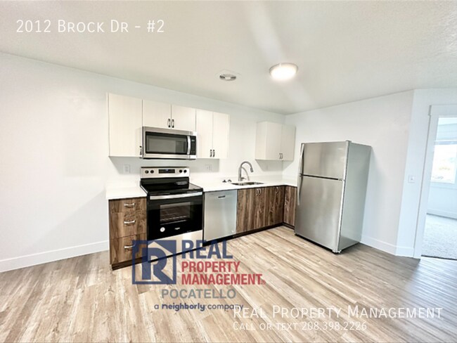Foto del edificio - 3 Bedroom 1 Bath Apartment - Dog/Cat/Pets ...