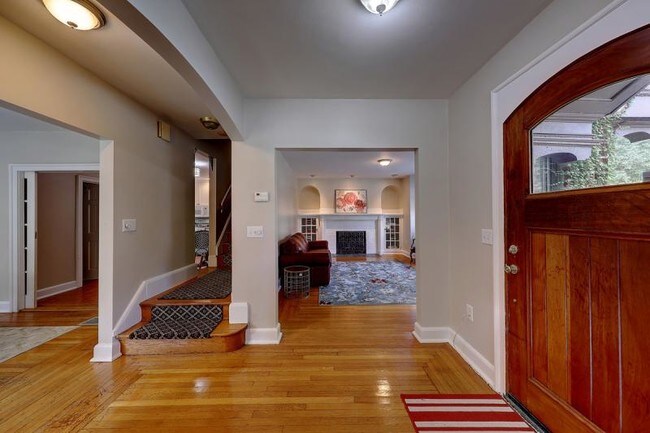 Building Photo - Wayland Square Townhouse