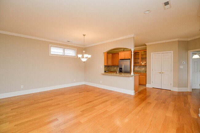 Building Photo - 986 Blakeley Walk