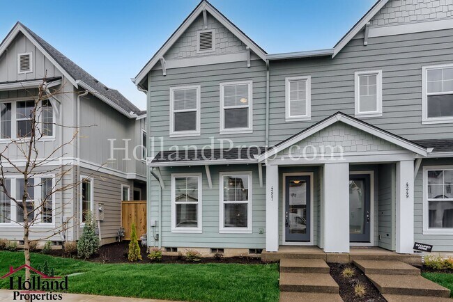 Building Photo - Stunning 3-Bedroom Hillsboro Townhouse wit...