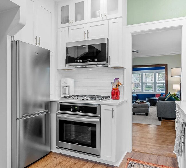 Foto del edificio - 2 Bed | 1 Bath House in Desired Mpls Neigh...