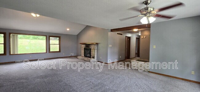 Foto del edificio - 7430 W Jefferson Blvd