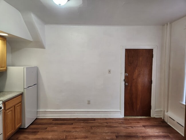 Foto del edificio - 4529 Springfield Ave