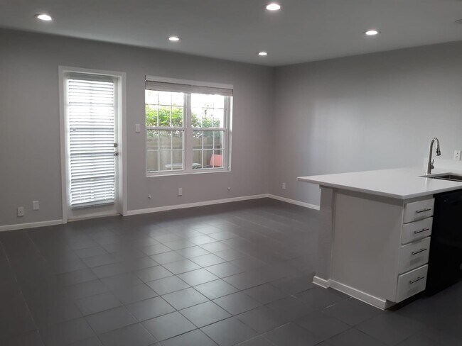 Foto del edificio - 910 Duncan Ln
