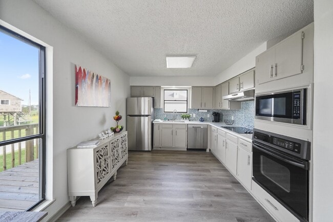 Building Photo - 4126 San Jacinto Dr