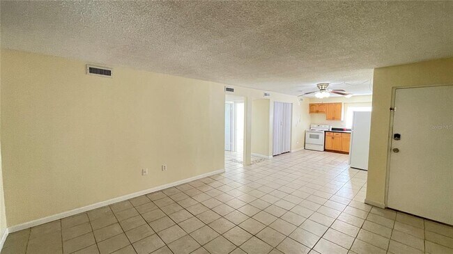 Foto del edificio - 2728D Hidden Lake Blvd