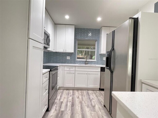 Foto del edificio - 1012 Lake Weldona Dr