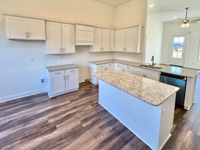 Foto del edificio - Now Leasing a 5-bedroom 3 bath home in Olive Branch @ Southbranch.