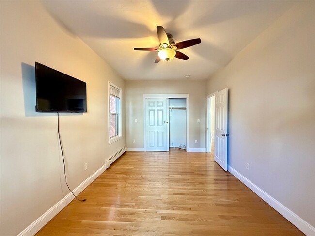 Foto del edificio - 512 E 3rd St