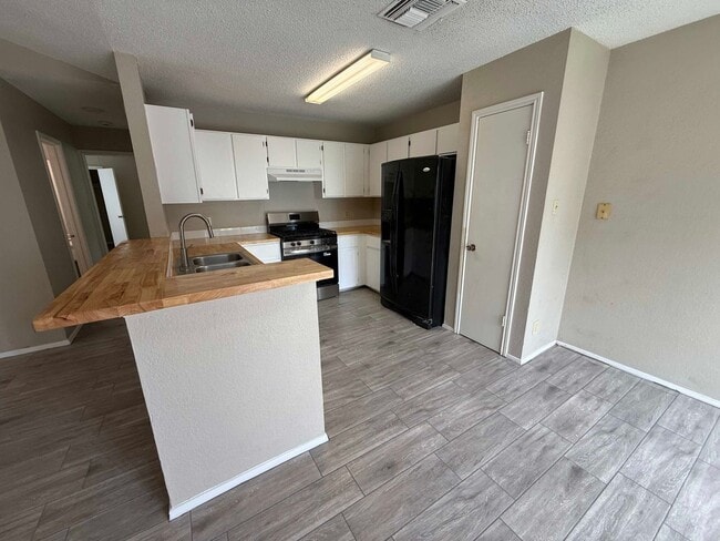 Foto del edificio - 1204 Greenbriar Loop