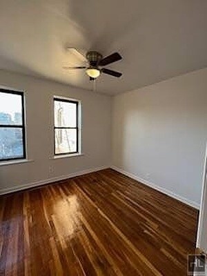 Foto del edificio - ROBERTS AVENUE