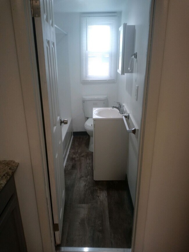 BATH - 103 Catawba Ave