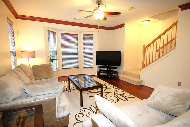Building Photo - 8850 Ashgrove House Ln