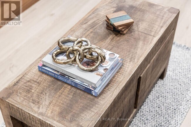 Photo du bâtiment - 760 Lawrence Ave W