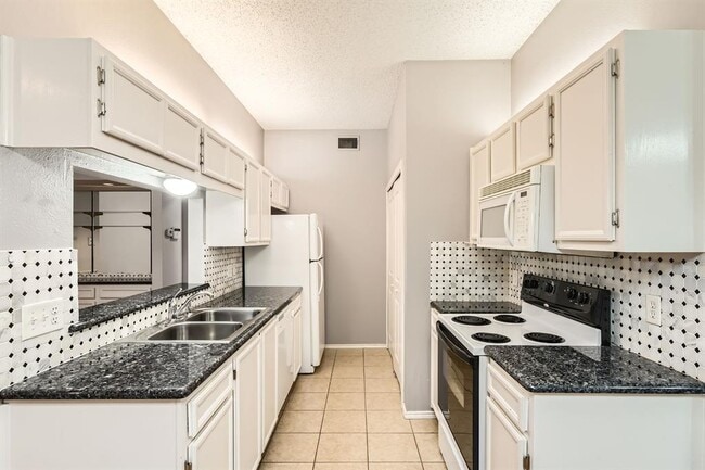 Building Photo - 9100 Mountain Ridge Dr