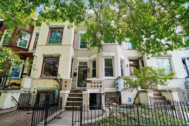Foto del edificio - 3211 11th St NW