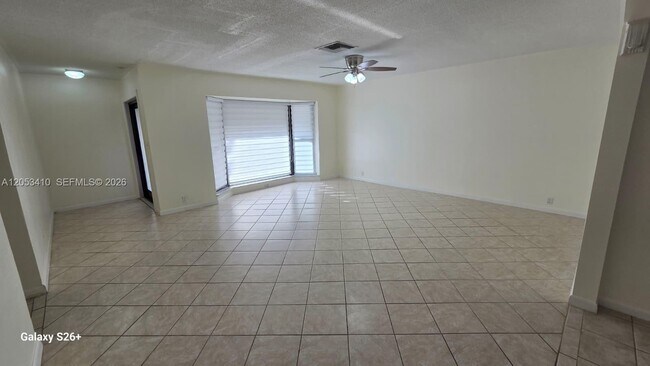 Foto del edificio - 400 NW 65th Ave