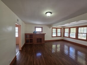 Building Photo - 549 Lisbon Ave