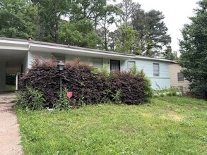 Building Photo - 1351 Maria Dr