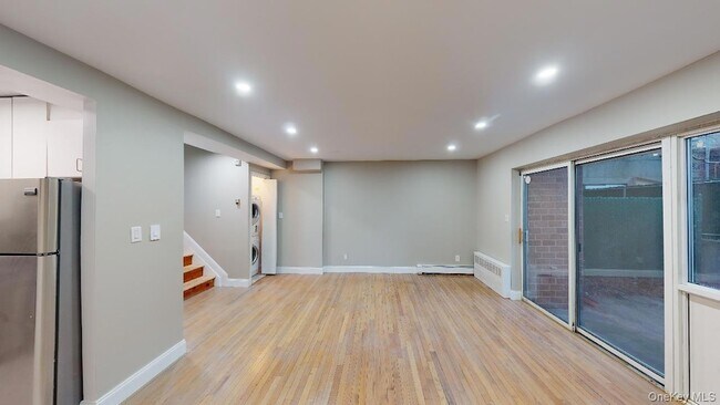 Foto del edificio - 67-39 Clyde St