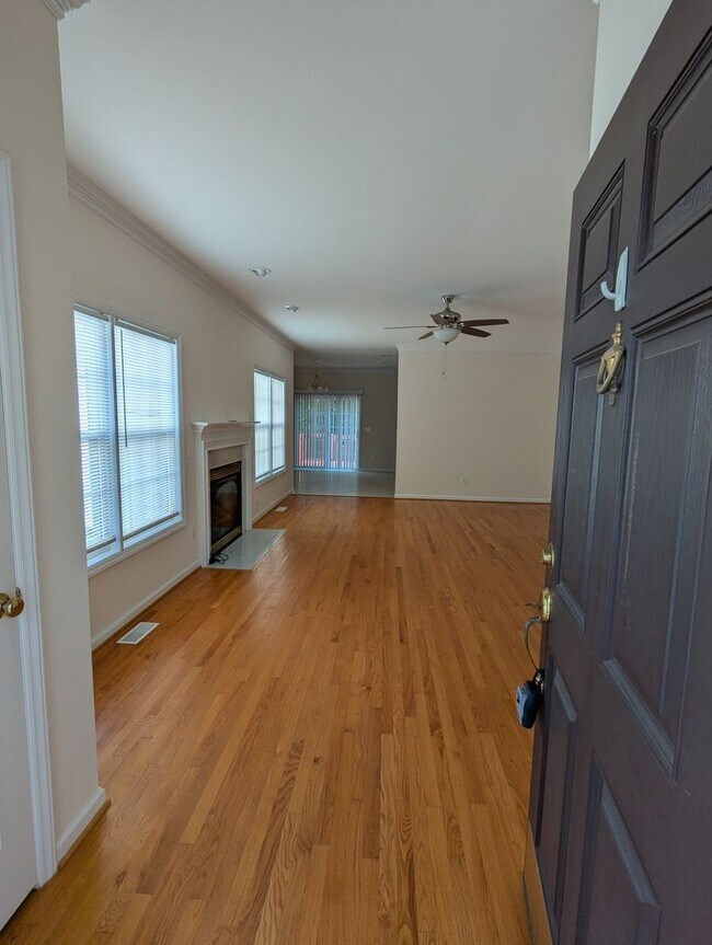 Foto del edificio - Spacious 4-Bedroom, 3-Bath Home in Parkside!