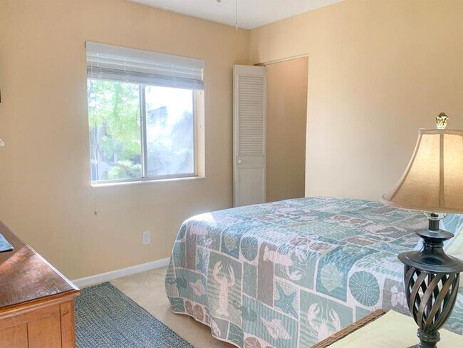 Foto del edificio - 320 Knotty Pine Cir