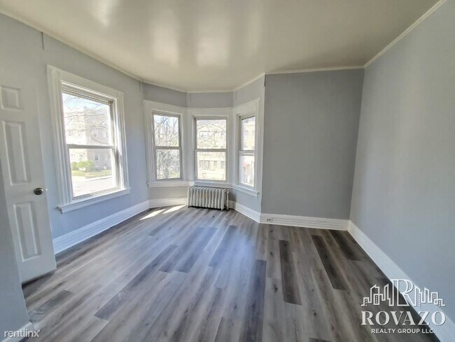 Building Photo - 2 br, 1 bath Apartment - 71 Lenox Ave 3