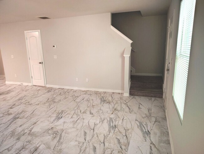 Foto del edificio - A Fabulous Place to Call Home!