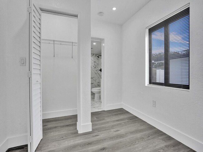 Foto del edificio - 940 SW 28th St