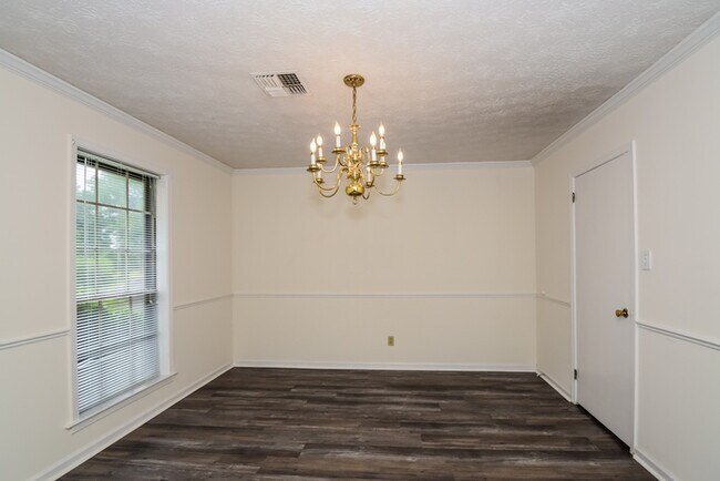 Building Photo - 623 Marlyn Dr