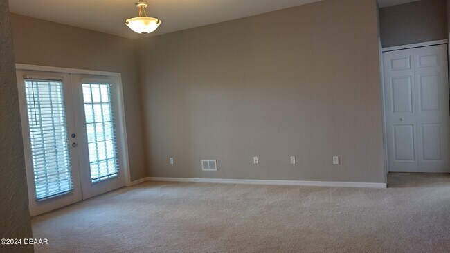 Foto del edificio - 830 Airport Rd