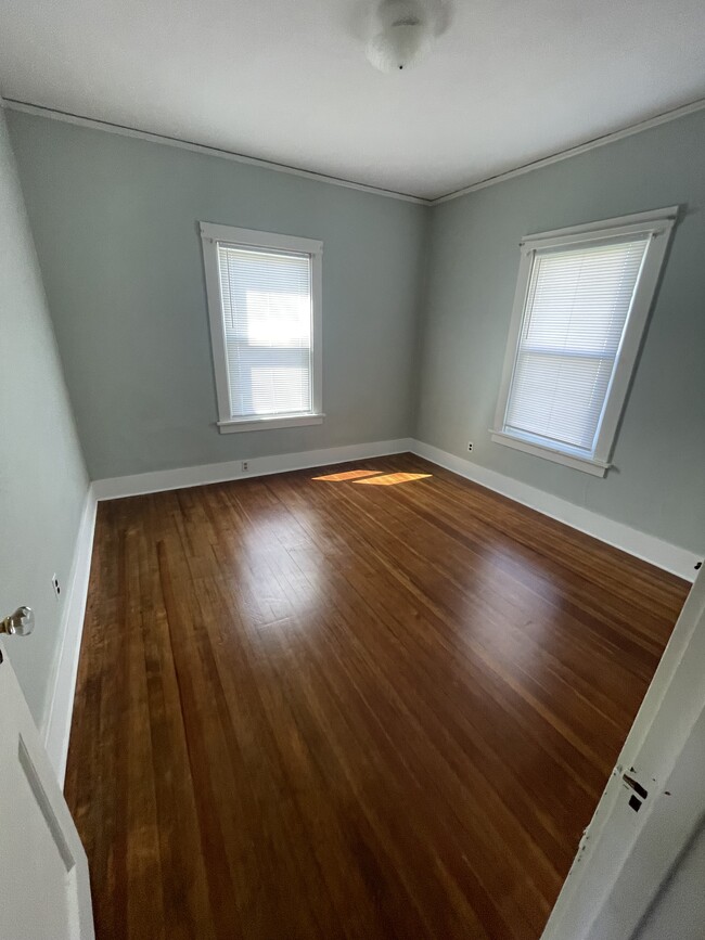 1 of 2 main floor bedrooms - 2903 20th St