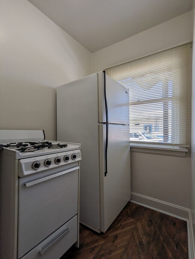 Foto del edificio - Great 1 bed/1 bath apartment with solid su...