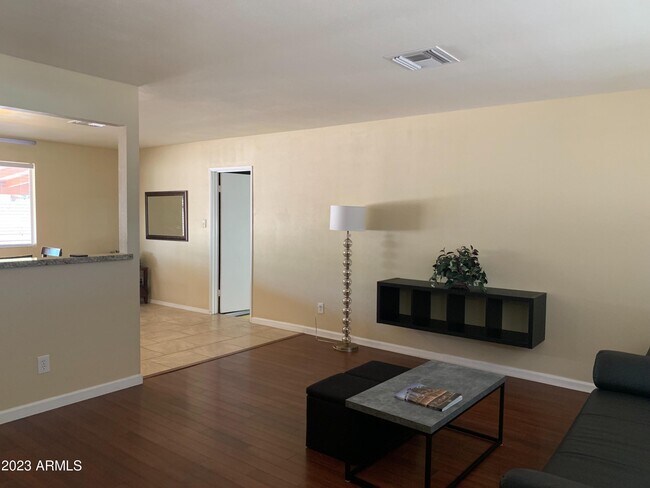 Building Photo - 123 E Fairmont Dr