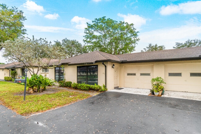 Building Photo - 10086 Eaglewood Rd