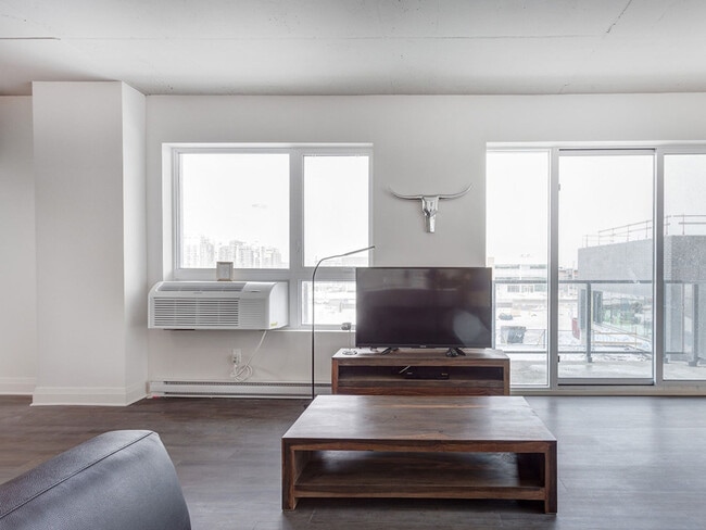Building Photo - 3075 Promenade du Quartier-Saint-Martin