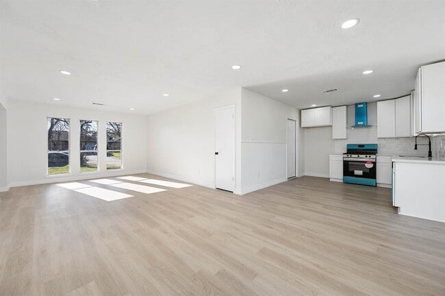 Foto del edificio - 15006 Wellman Ln