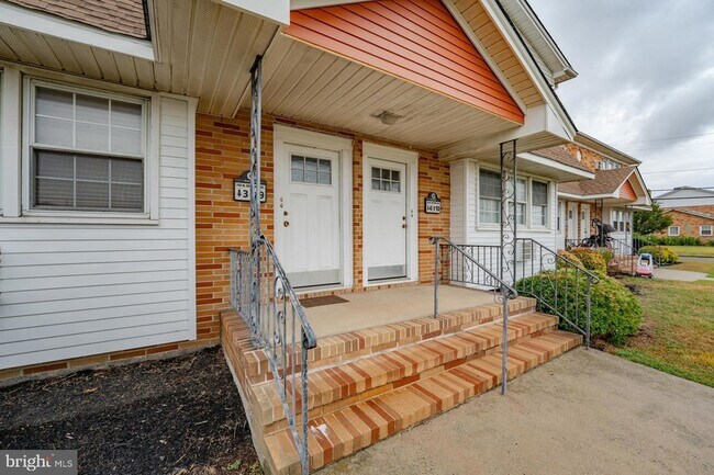 Foto del edificio - 703 N Oxford Ave