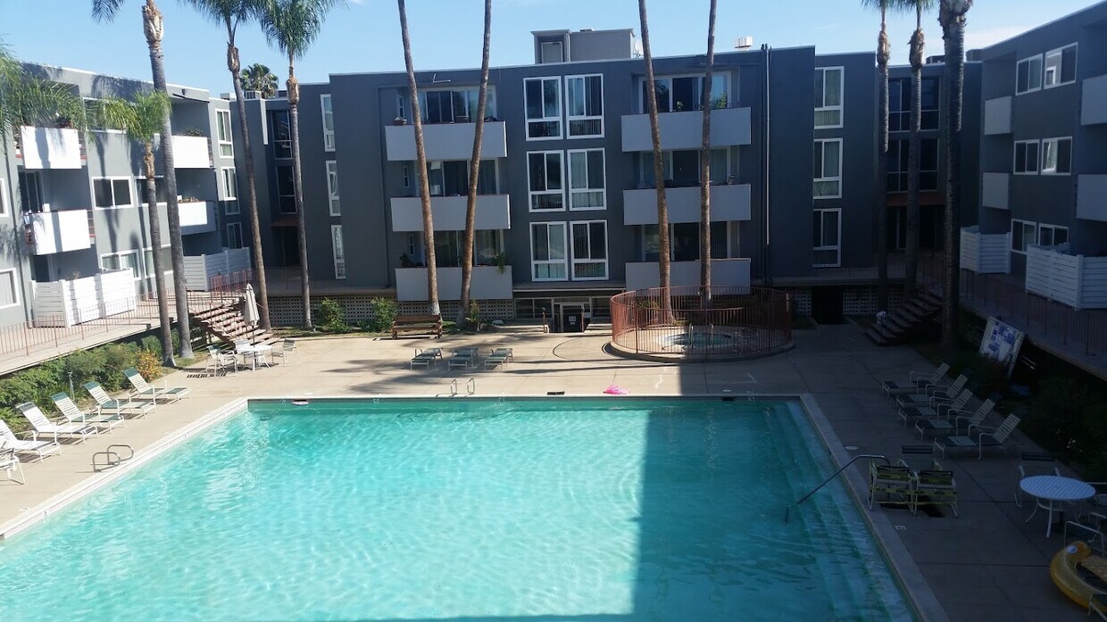 Primary Photo - 4915 Tyrone Ave