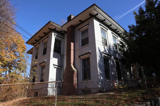 Building Photo - 105 Hudson St