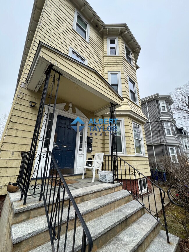 Building Photo - 38 Cherry St