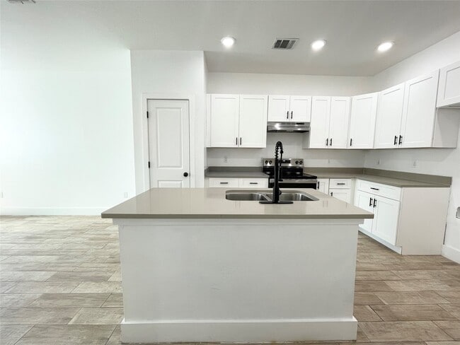 Building Photo - 5121 Southwind St